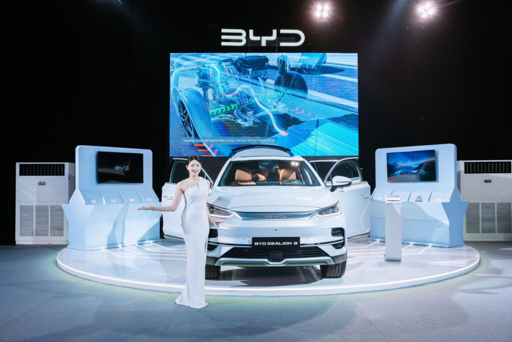 BYD Sealion 8